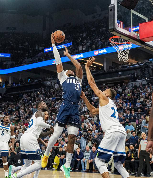  败北引发热议！，Doinb在独行侠比赛中险胜再创辉煌时刻